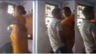 Pakkinti yellow saree aunty tho kitchen lo sex